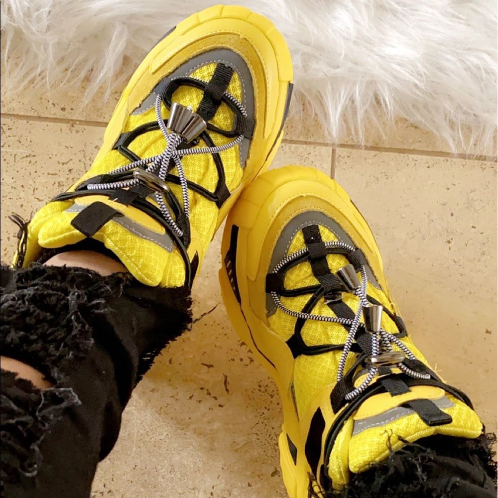 HONEY BEE Wedge Sneakers